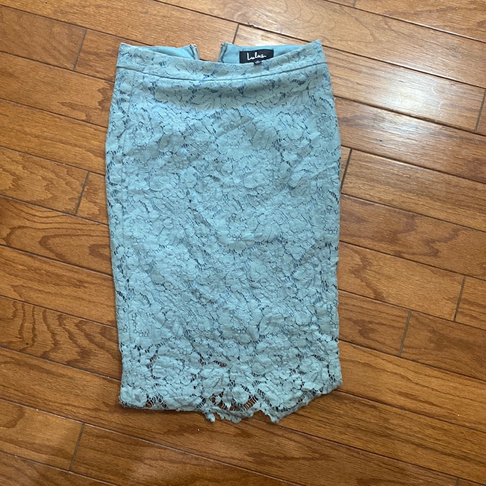Lulu’s blue green lace pencil skirt. Xs